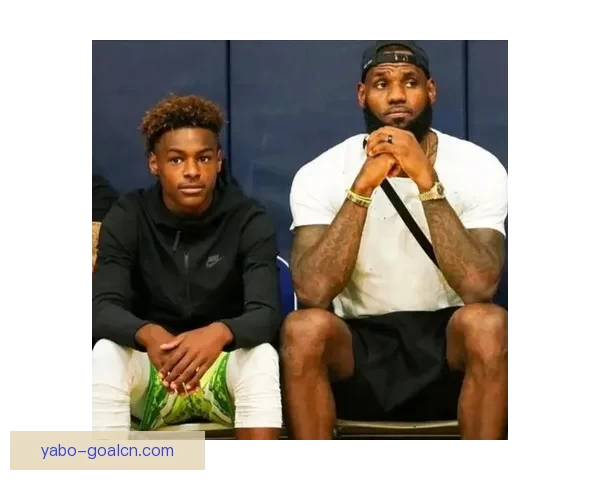 詹姆斯高光之夜携布朗尼同框引爆全场他究竟是谁再度封神之问