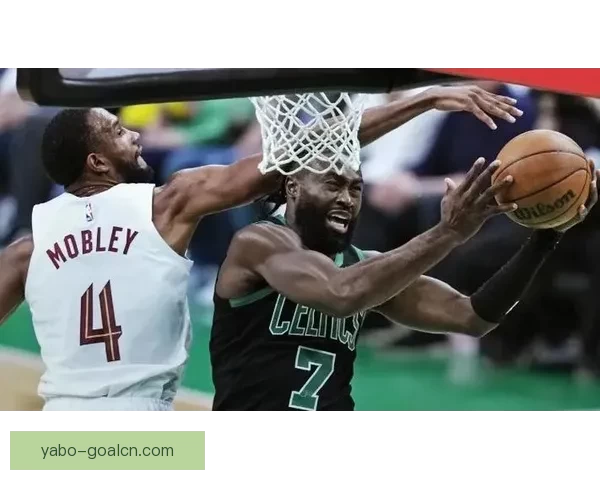 布朗赛季第33次得分30+平皮尔斯队史第5位置 称对战雷霆渴望胜利